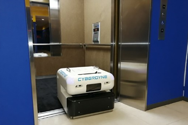 除菌・清掃ロボット CL02（CYBERDYNE株式会社）