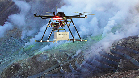 火山活動対応地すべり警報システムを空撮
