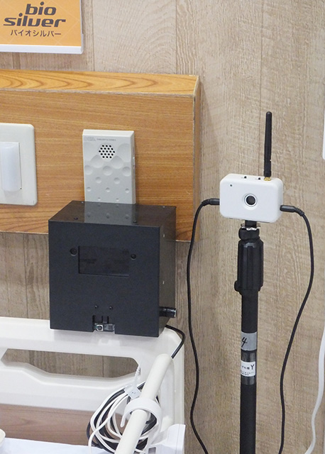 対話AI、画像解析AI搭載　見守り介護ロボット